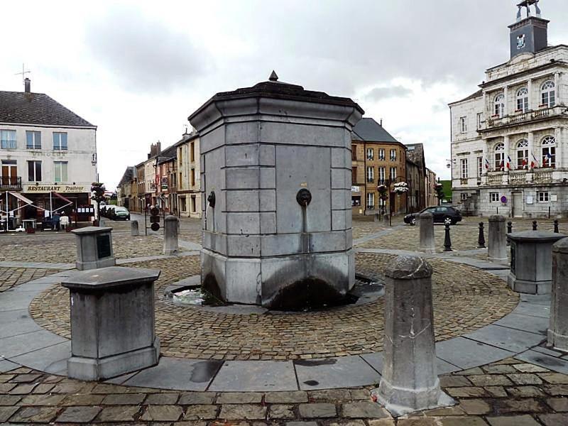 La Roche Du Roy Apartment Rocroi Bagian luar foto
